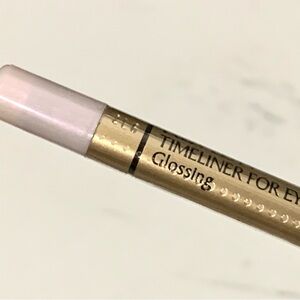 Revlon Timeliner GLOSSING Eyeliner pencil
